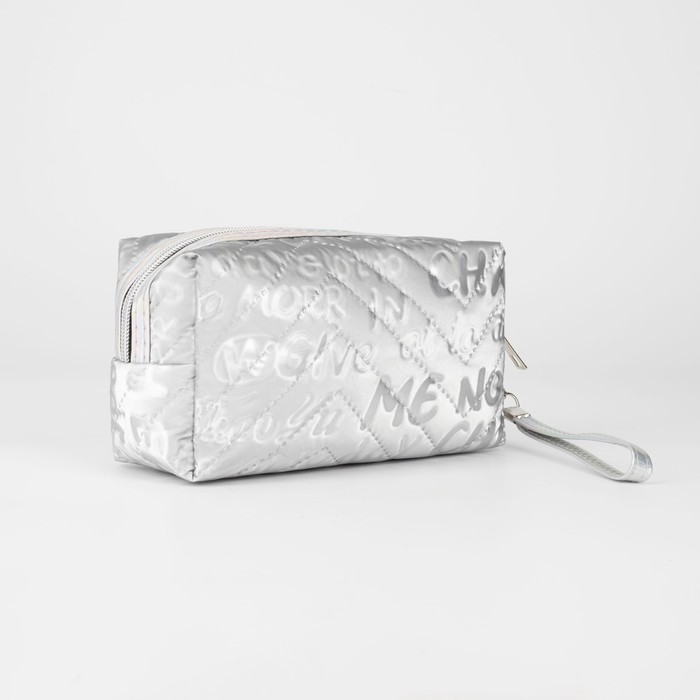 Косметичка на молнии, цвет серебряный
Косметичка на молнии, цвет серебряный