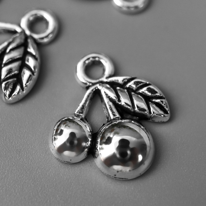 Декор для творчества металл "Две вишенки" серебро 1,5х1,7 см
Декор для творчества металл "Две вишенки" серебро 1,5х1,7 см