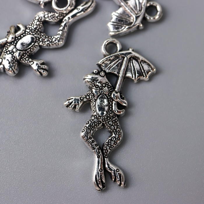 Декор для творчества металл "Лягушка под зонтом" серебро 2,7х1,6 см
Декор для творчества металл "Лягушка под зонтом" серебро 2,7х1,6 см