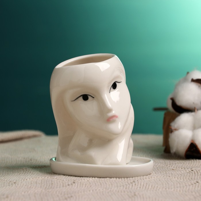 Кашпо "Девица" 10*7*7см
Кашпо "Девица" 10*7*7см