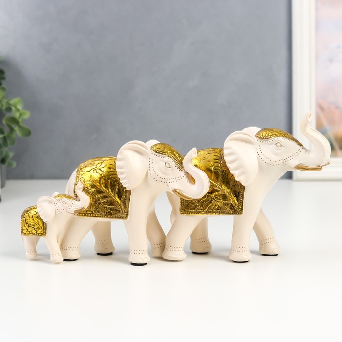 Сувенир полистоун "Семья белых слонов, с золотыми листьями на попоне" 14,5х8,5х30,5 см
Сувенир полистоун "Семья белых слонов, с золотыми листьями на попоне" 14,5х8,5х30,5 см