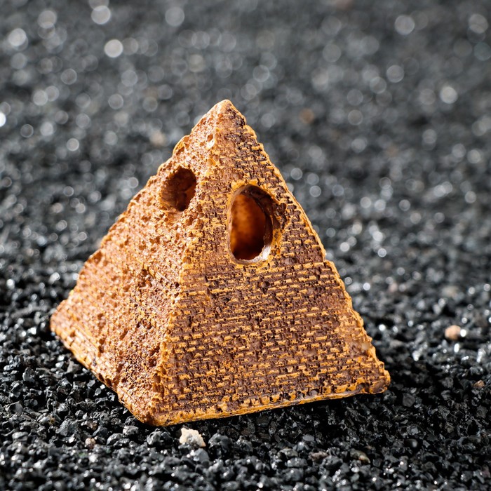 Декор для аквариума "Пирамида малая", 7,5 х 7,5 х 8 см
Декор для аквариума "Пирамида малая", 7,5 х 7,5 х 8 см