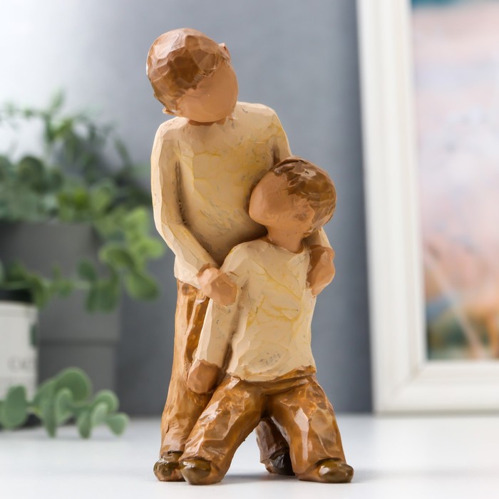 Сувенир полистоун "Папа с сыном" 12х6х5,5 см 
Сувенир полистоун "Папа с сыном" 12х6х5,5 см