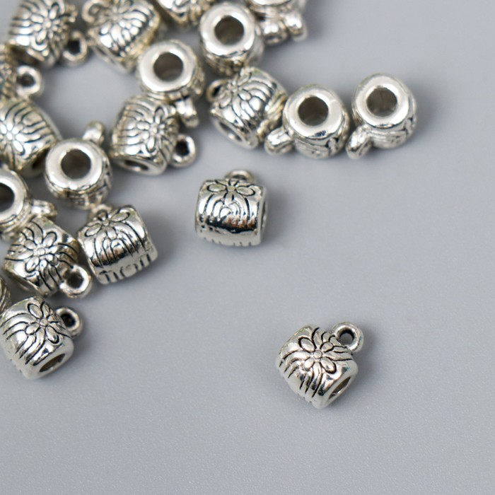 Бейл (держатель для кулона) металл "Цветок" серебро набор 24 шт 0,9х0,6 см
Бейл (держатель для кулона) металл "Цветок" серебро набор 24 шт 0,9х0,6 см