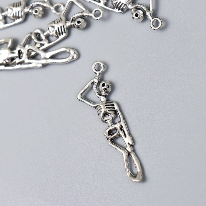 Декор для творчества металл "Скелет-висельник" серебро G202B403 4,3х1,2 см
Декор для творчества металл "Скелет-висельник" серебро G202B403 4,3х1,2 см