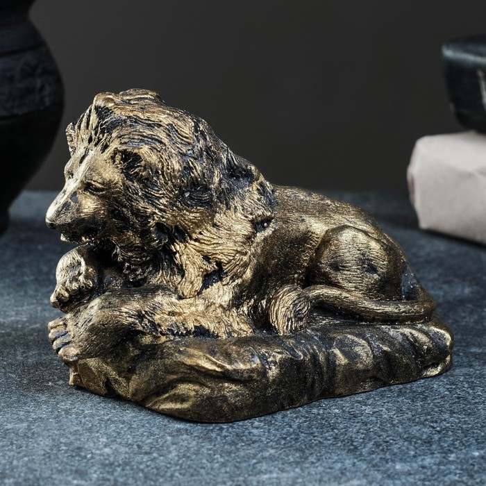 Фигура "Лев" старое золото, 10х12х8см
Фигура "Лев" старое золото, 10х12х8см