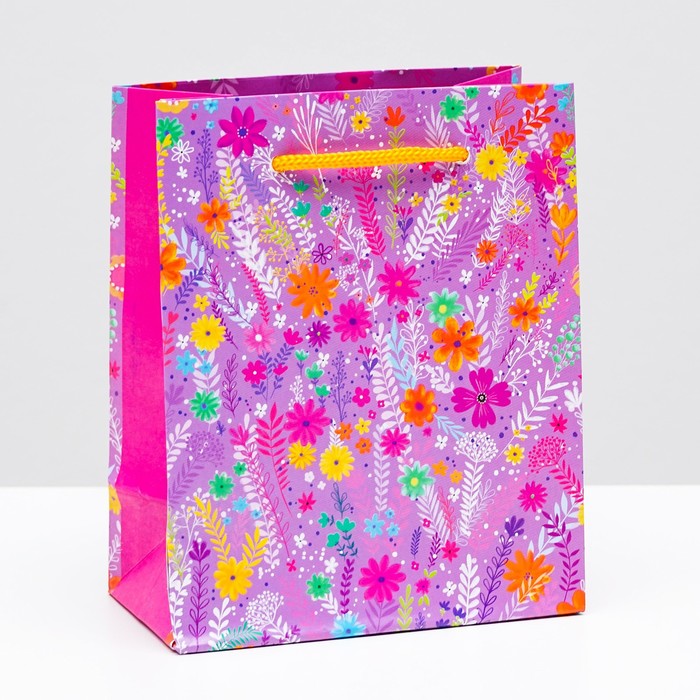 Пакет подарочный "Летние цветы" 11,5 х 14,5 х 6,5 см
Пакет подарочный "Летние цветы" 11,5 х 14,5 х 6,5 см