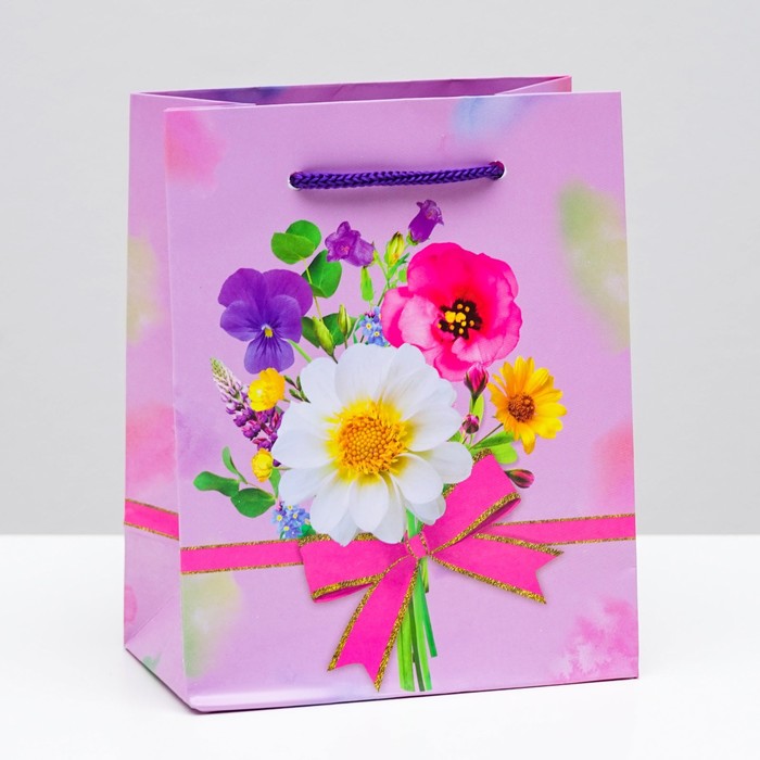 Пакет подарочный "Полевой букет" 11,5 х 14,5 х 6,5 см
Пакет подарочный "Полевой букет" 11,5 х 14,5 х 6,5 см