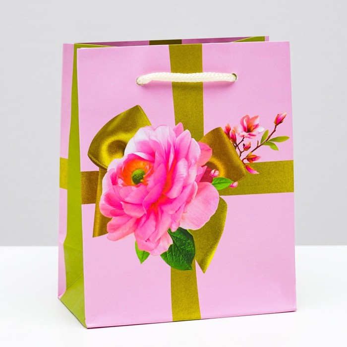 Пакет подарочный "Пион" 11,5 х 14,5 х 6,5 см
Пакет подарочный "Пион" 11,5 х 14,5 х 6,5 см