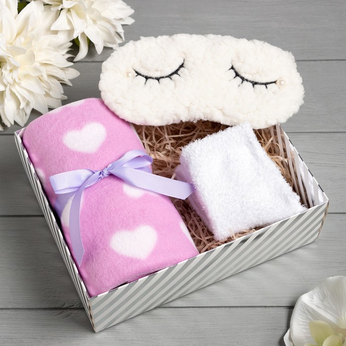 Подарочный набор LoveLife Love плед, маска, носки
Подарочный набор LoveLife Love плед, маска, носки