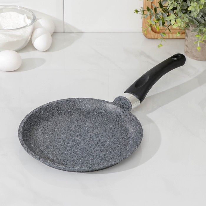 Сковорода блинная Premium, d=20 см, пластиковая ручка, антипригарное покрытие, цвет серый
Сковорода блинная Premium, d=20 см, пластиковая ручка, антипригарное покрытие, цвет серый