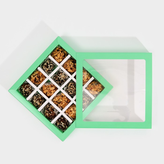 Коробка под 16 конфет с ячейками «Зелёная» 17,7 х 17,7 х 3,8 см 
Коробка под 16 конфет с ячейками «Зелёная» 17,7 х 17,7 х 3,8 см