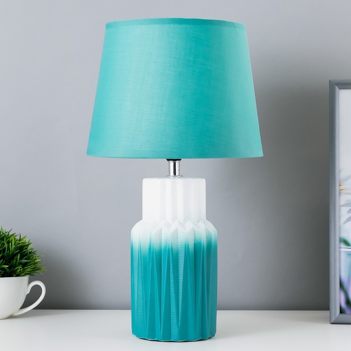 Настольная лампа "Сицилия" E14 40Вт лазурный 22х22х37 см
Настольная лампа "Сицилия" E14 40Вт лазурный 22х22х37 см