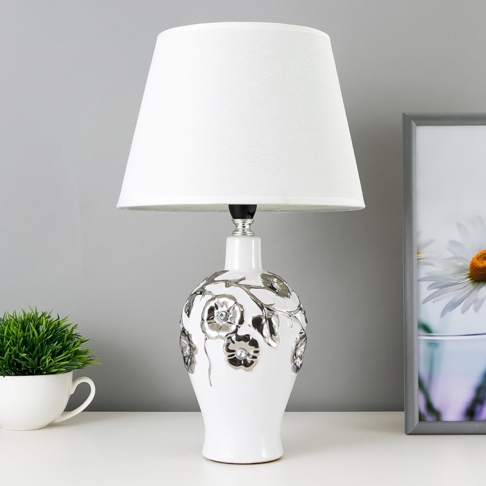 Настольная лампа 16515/1 E14 40Вт бело-хромовый 22х22х37,5 см
Настольная лампа 16515/1 E14 40Вт бело-хромовый 22х22х37,5 см