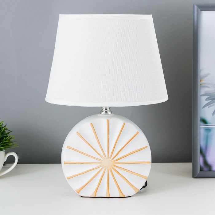 Настольная лампа 16497/1 E14 40Вт бело-золотой 20х15х31 см
Настольная лампа 16497/1 E14 40Вт бело-золотой 20х15х31 см