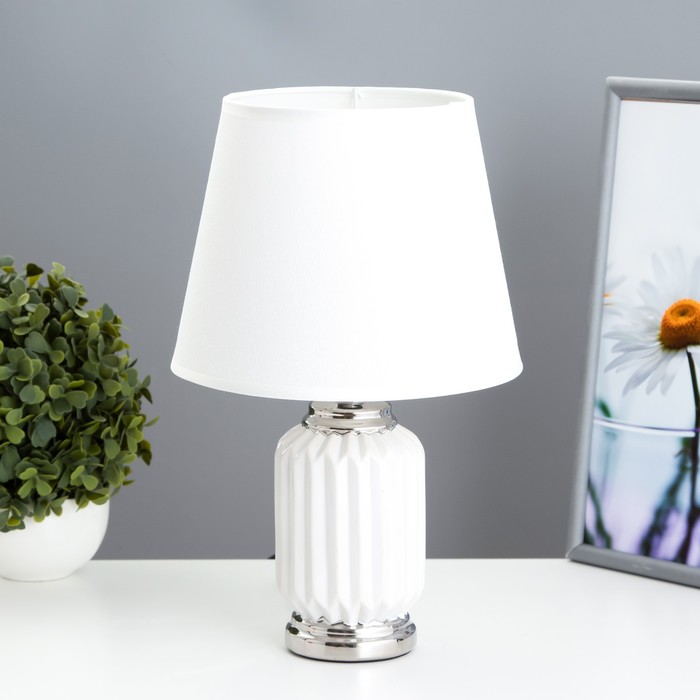 Настольная лампа 16500/1 E14 40Вт бело-хромовый 20х20х30 см
Настольная лампа 16500/1 E14 40Вт бело-хромовый 20х20х30 см