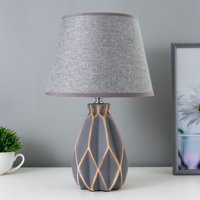 Настольная лампа 16510/1 E14 40Вт серый 20х20х35,5 см
Настольная лампа 16510/1 E14 40Вт серый 20х20х35,5 см