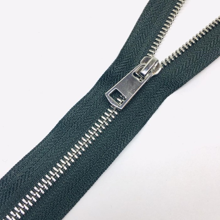 Молния металлическая, неразъемная №5ТТ, размер 18 см
Молния металлическая, неразъемная №5ТТ, размер 18 см