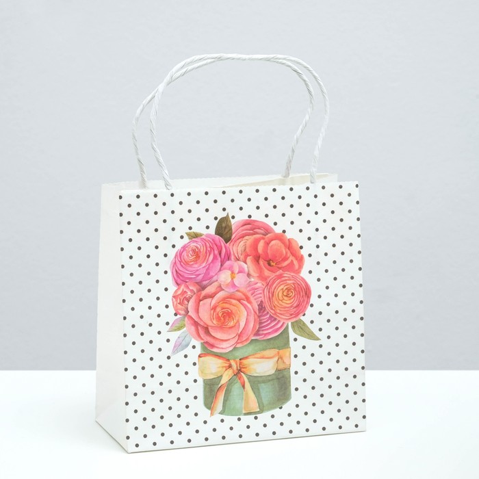 Пакет подарочный "Нежный букет", крафт, 16 x 16 x 7.6 см
Пакет подарочный "Нежный букет", крафт, 16 x 16 x 7.6 см