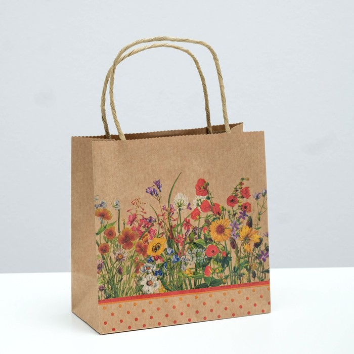Пакет подарочный "Полевые цветы", крафт, 16 x 16 x 7.6 см
Пакет подарочный "Полевые цветы", крафт, 16 x 16 x 7.6 см