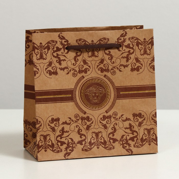 Пакет подарочный "Versace", крафт, 16 x 16 x 7.6 см
Пакет подарочный "Versace", крафт, 16 x 16 x 7.6 см