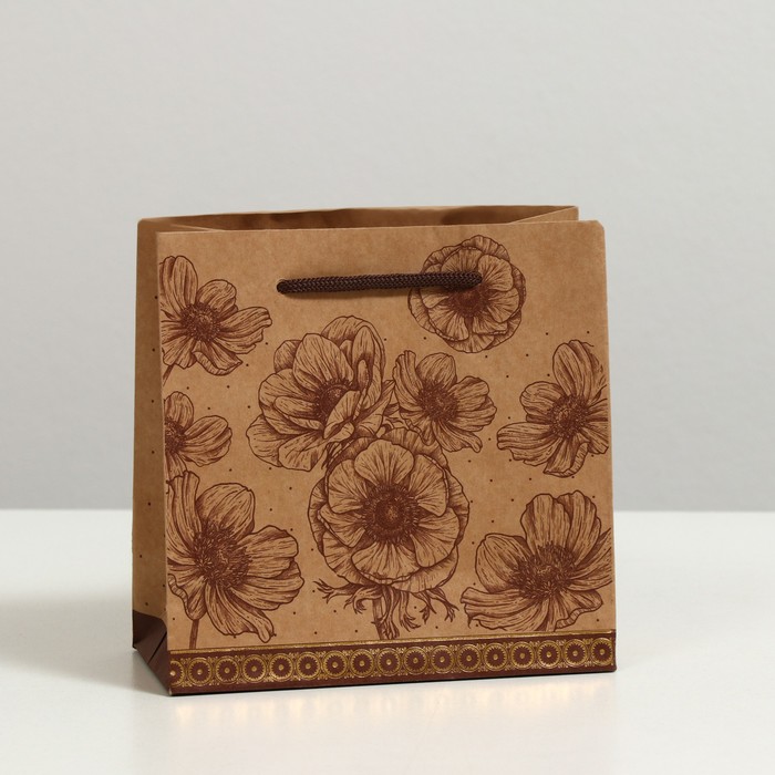 Пакет подарочный "Цветочный орнамент", крафт, 16 x 16 x 7.6 см
Пакет подарочный "Цветочный орнамент", крафт, 16 x 16 x 7.6 см