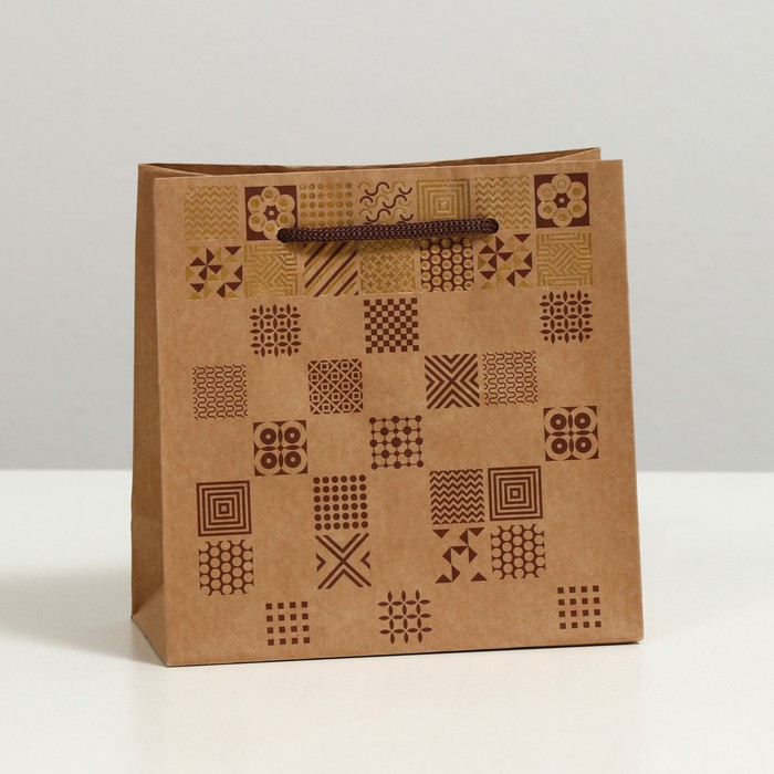 Пакет подарочный "Мозаика", крафт, 16 x 16 x 7.6 см
Пакет подарочный "Мозаика", крафт, 16 x 16 x 7.6 см