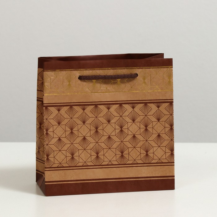 Пакет подарочный "Иллюзия", крафт, 16 x 16 x 7.6 см 
Пакет подарочный "Иллюзия", крафт, 16 x 16 x 7.6 см