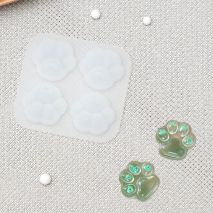 Молд «Следы котёнка», 5,5×5×0,7 см, ячейка 2×2 см
Молд «Следы котёнка», 5,5×5×0,7 см, ячейка 2×2 см