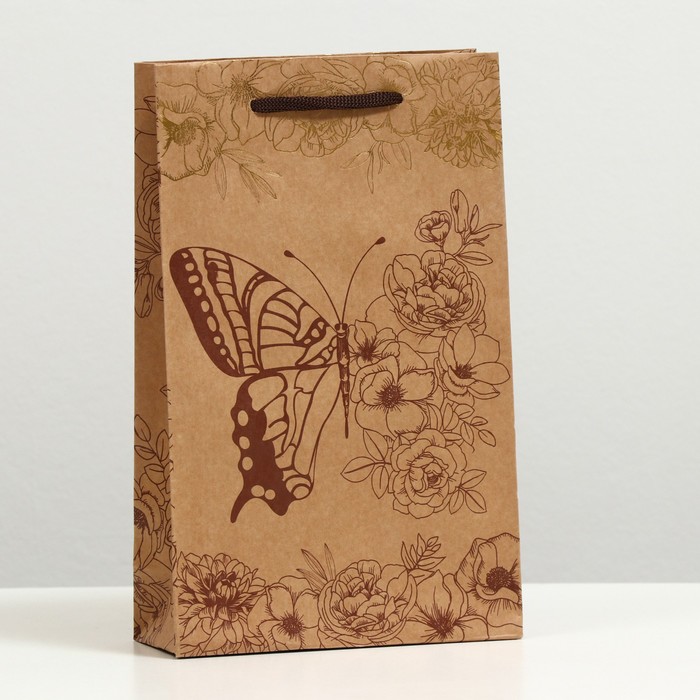 Пакет подарочный "Цветочная бабочка", крафт, 26.5 x 16.5 x 7 см
Пакет подарочный "Цветочная бабочка", крафт, 26.5 x 16.5 x 7 см