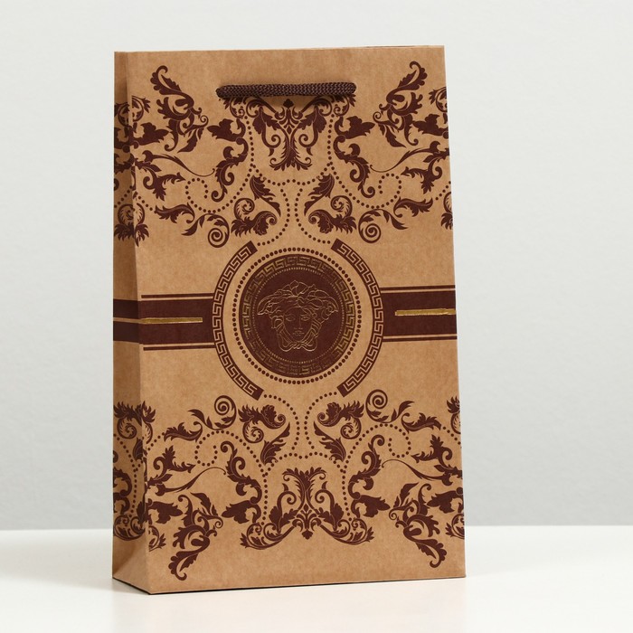 Пакет подарочный "Versace", крафт, 26.5 x 16.5 x 7 см 
Пакет подарочный "Versace", крафт, 26.5 x 16.5 x 7 см