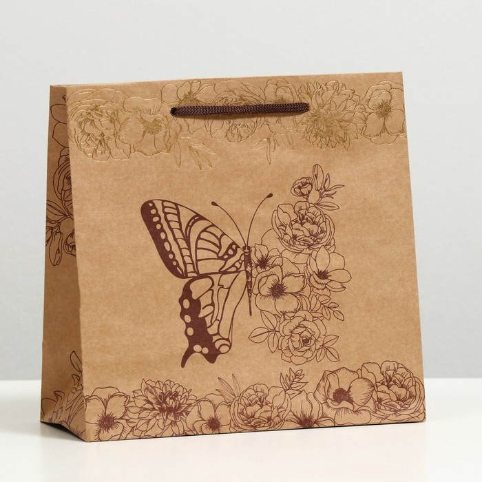 Пакет подарочный "Цветочная бабочка", крафт, 22.5 x 23 x 10 см
Пакет подарочный "Цветочная бабочка", крафт, 22.5 x 23 x 10 см