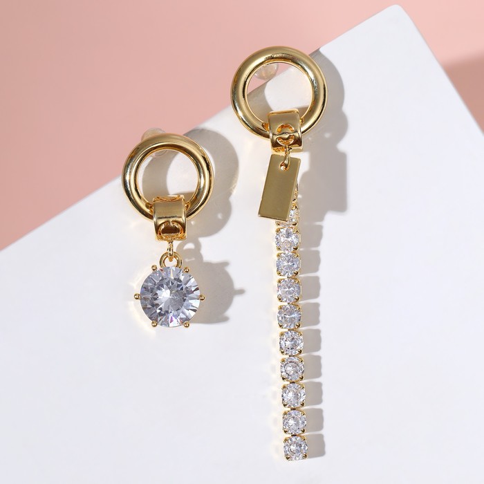 Серьги со стразами "Блум" асимметрия, цвет белый в золоте 
Серьги со стразами "Блум" асимметрия, цвет белый в золоте