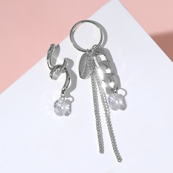 Серьги со стразами "Цепи" с колечком и цепочкой, цвет белый в серебре
Серьги со стразами "Цепи" с колечком и цепочкой, цвет белый в серебре