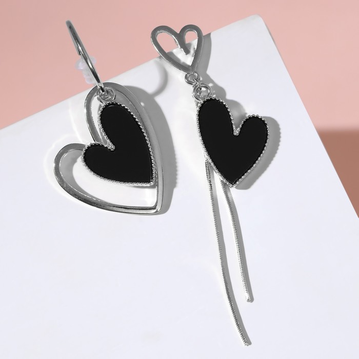 Серьги эмаль "Сердца" ассиметрия, цвет чёрный в серебре
Серьги эмаль "Сердца" ассиметрия, цвет чёрный в серебре
