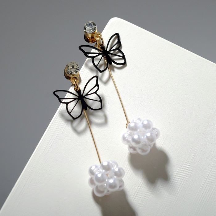 Серьги с жемчугом "Шар" из бусин с бабочкой, цвет белый в золоте
Серьги с жемчугом "Шар" из бусин с бабочкой, цвет белый в золоте