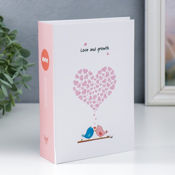 Фотоальбом на 100 фото 10х15 см "Птички-поцелуй у сердца" 5х14,1х17,9 см
Фотоальбом на 100 фото 10х15 см "Птички-поцелуй у сердца" 5х14,1х17,9 см