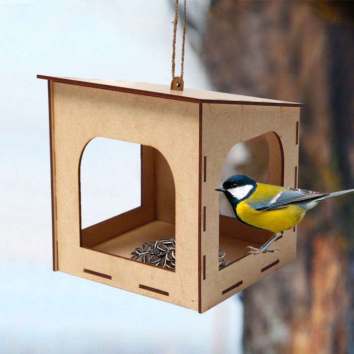 Kopмушка для птиц «Гараж», 15 × 14 × 17 см
Kopмушка для птиц «Гараж», 15 × 14 × 17 см