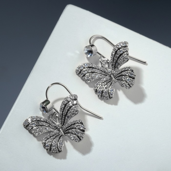 Серьги со стразами "Бабочки" полосатые на бусине, цвет чёрно-белый в серебре
Серьги со стразами "Бабочки" полосатые на бусине, цвет чёрно-белый в серебре