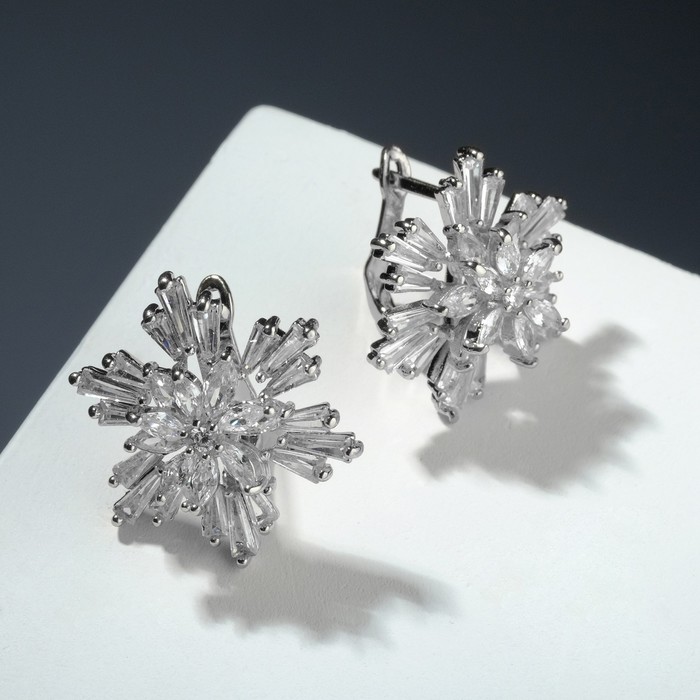 Серьги со стразами "Снежинка" изящная, цвет белый в серебре
Серьги со стразами "Снежинка" изящная, цвет белый в серебре