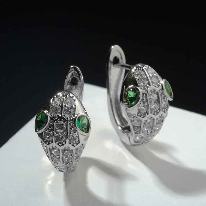 Серьги со стразами "Змея" гладкая, цвет бело-зелёный в серебре
Серьги со стразами "Змея" гладкая, цвет бело-зелёный в серебре