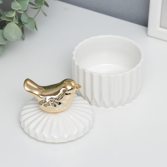 фото Шкатулка керамика "золотой воробушек" белый рельеф 11х8,2х8,2 см