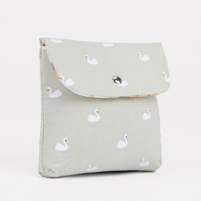 фото Косметичка дорожная, отдел на кнопке, цвет зелёный