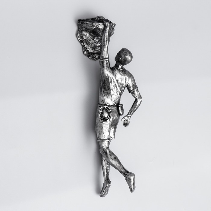 фото Сувенир полистоун "скалолаз - зацеп одной рукой" чернённое серебро 31х9 см