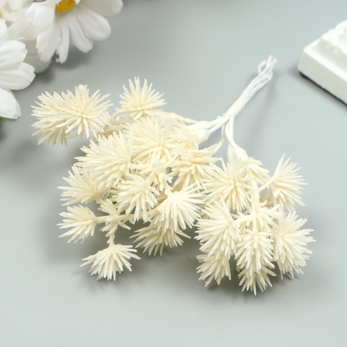 фото Искусственное растение для творчества "еловые шарики" 1 букет=6 веточек белый 14 см