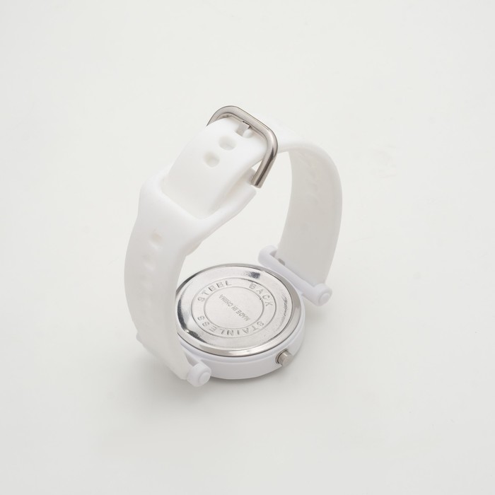 фото Часы наручные электронные детские, белые