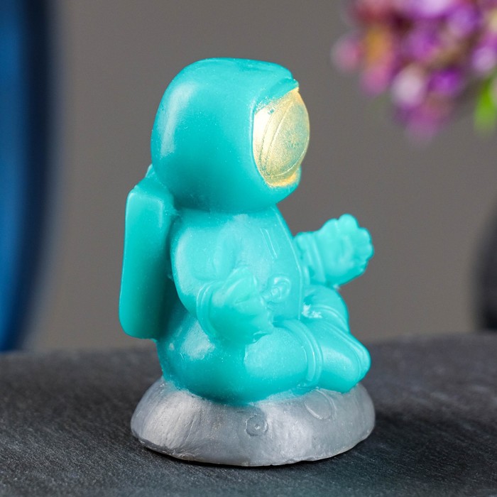 Фигурное мыло "Космонавт медитирует" голубой
Фигурное мыло "Космонавт медитирует" голубой