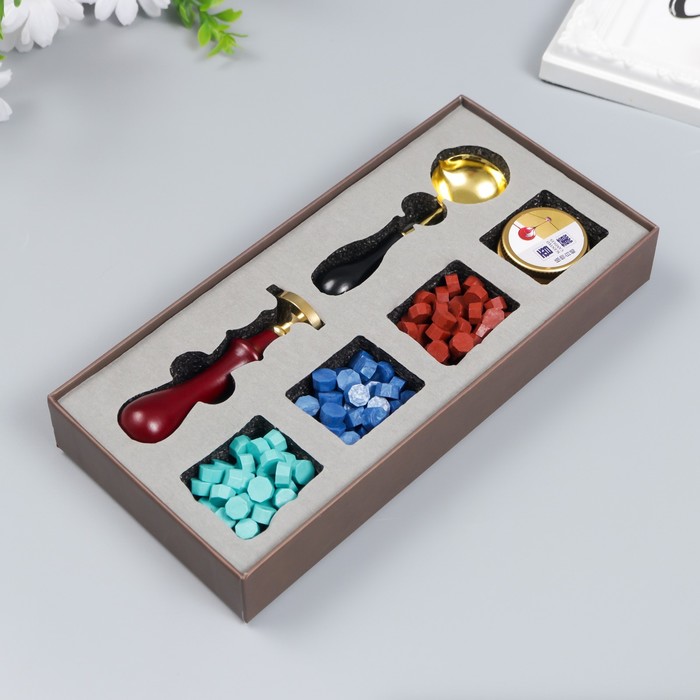 фото Сургучный набор "горы и лес" печать, ручка, ложка, воск - 3 цвета, свеча 3,5х11х23 см