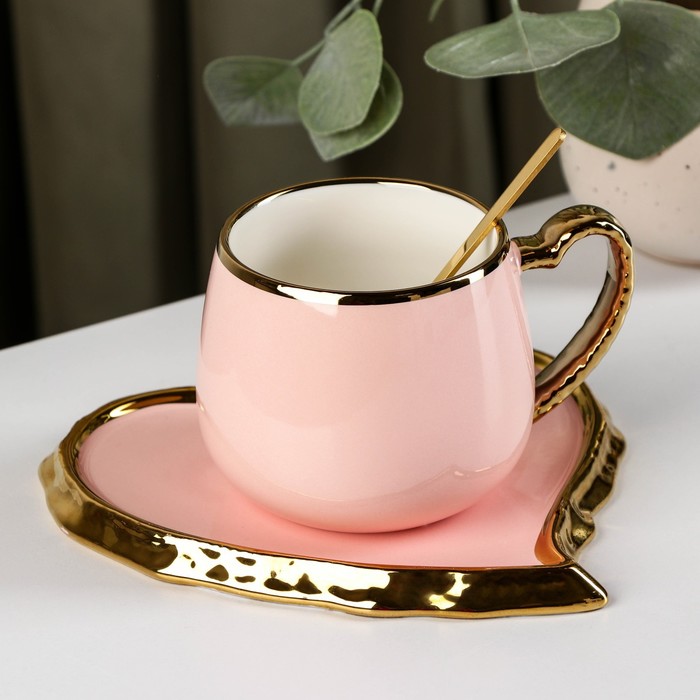 фото Чайная пара «сердце» чашка 320 мл, блюдце 16,6 см, ложка, цвет розовый