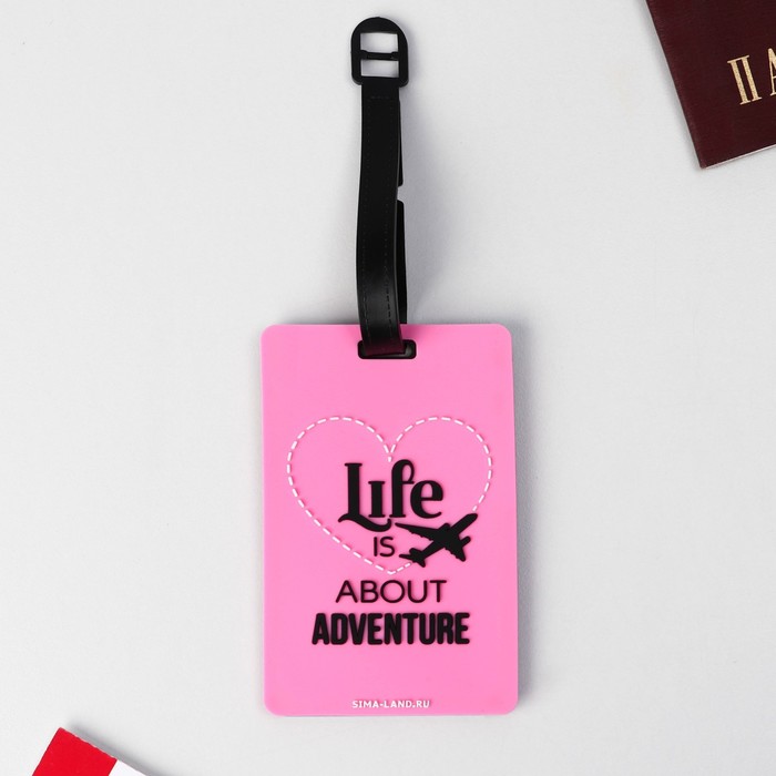 фото Бирка на чемодан резиновая «life is about adventure», розовая